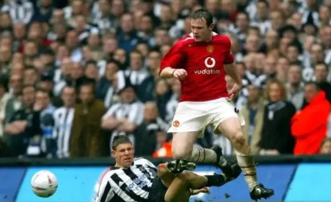 致敬联赛最后一尊大恐龙，他的球员生涯是半部英超历史